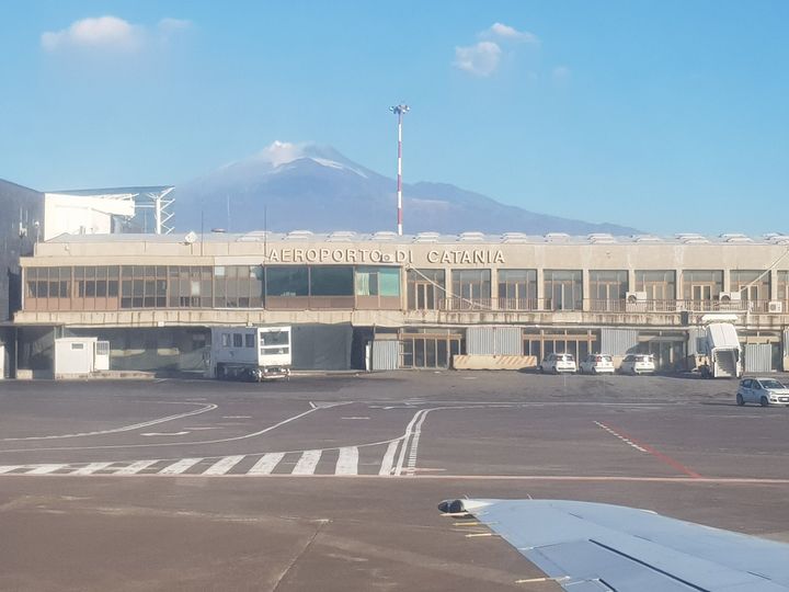 Il vulcano Etna e l'Aeroporto di Catania, il maggiore per
numero di passeggeri degli aeroporti siciliano